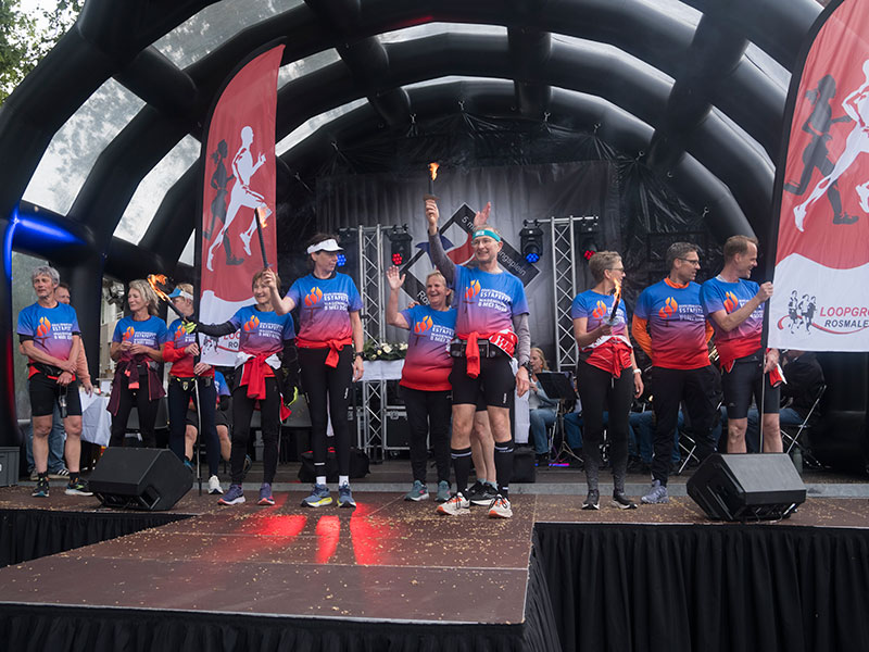 Lopers van LGR halen bevrijdingsvuur op in Wageningen Lopers van LGR halen bevrijdingsvuur op in Wageningen